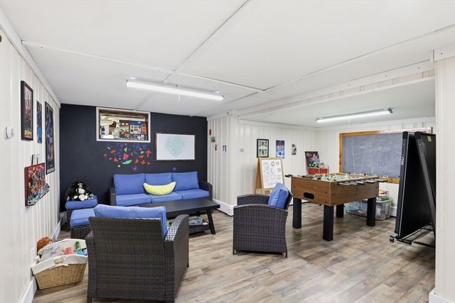 129 Academy Ave, Weymouth, MA 02188
