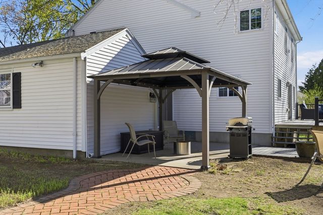 129 Academy Ave, Weymouth, MA 02188