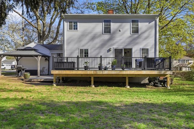 129 Academy Ave, Weymouth, MA 02188