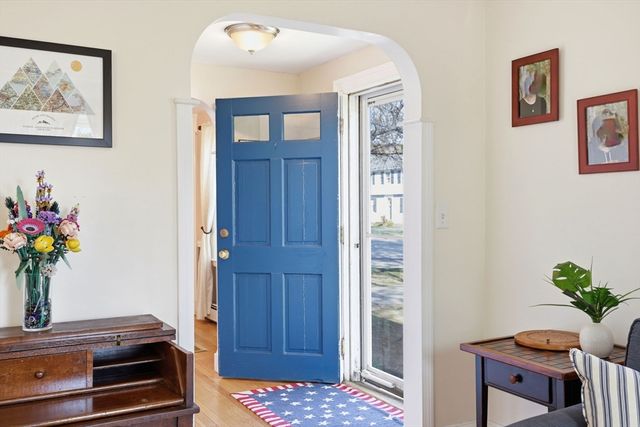 129 Academy Ave, Weymouth, MA 02188