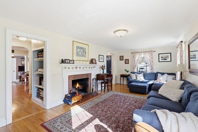 129 Academy Ave, Weymouth, MA 02188