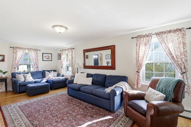 129 Academy Ave, Weymouth, MA 02188