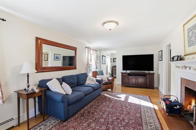129 Academy Ave, Weymouth, MA 02188