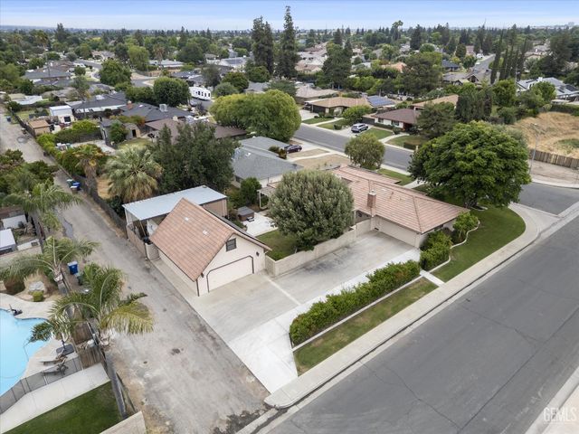 7008 Hooper Avenue, Bakersfield, CA 93308