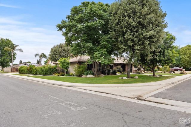 7008 Hooper Avenue, Bakersfield, CA 93308