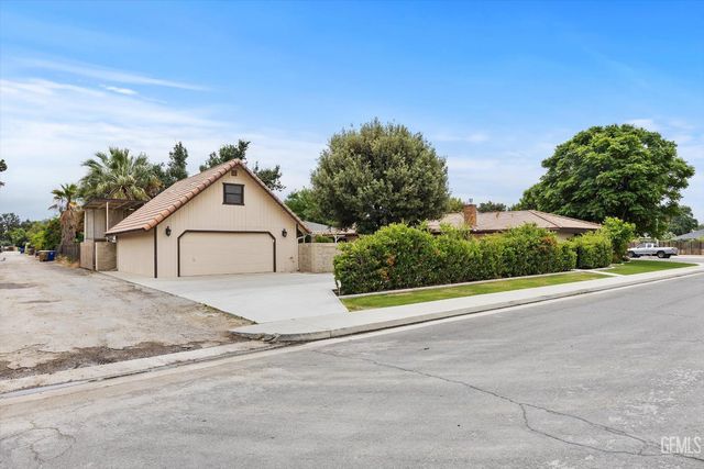 7008 Hooper Avenue, Bakersfield, CA 93308