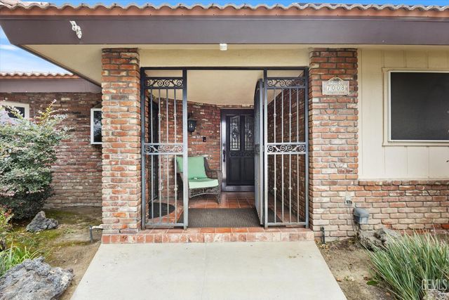 7008 Hooper Avenue, Bakersfield, CA 93308