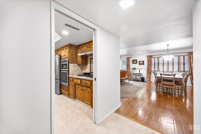 7008 Hooper Avenue, Bakersfield, CA 93308