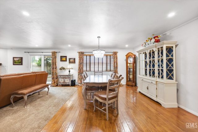 7008 Hooper Avenue, Bakersfield, CA 93308