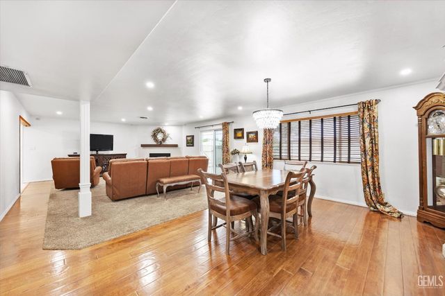 7008 Hooper Avenue, Bakersfield, CA 93308