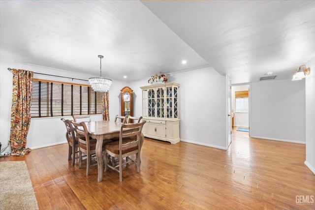 7008 Hooper Avenue, Bakersfield, CA 93308