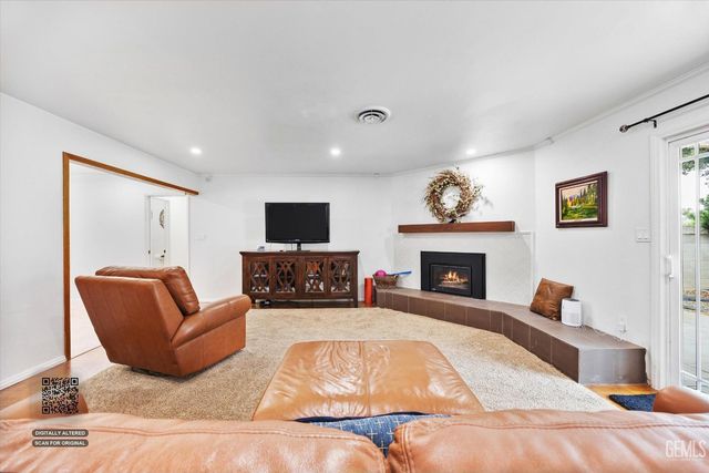 7008 Hooper Avenue, Bakersfield, CA 93308