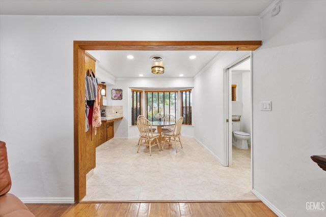 7008 Hooper Avenue, Bakersfield, CA 93308