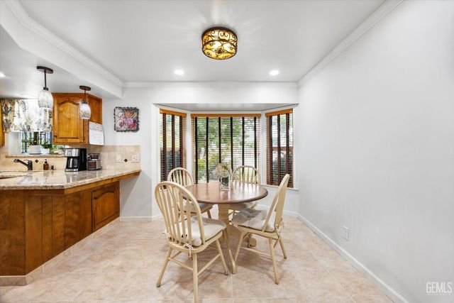 7008 Hooper Avenue, Bakersfield, CA 93308