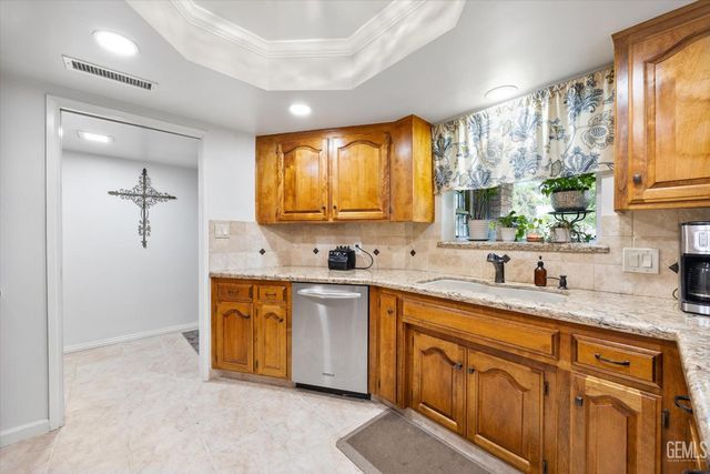 7008 Hooper Avenue, Bakersfield, CA 93308