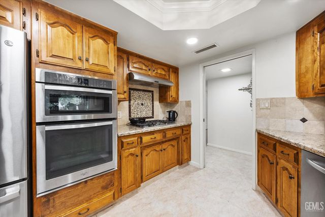 7008 Hooper Avenue, Bakersfield, CA 93308
