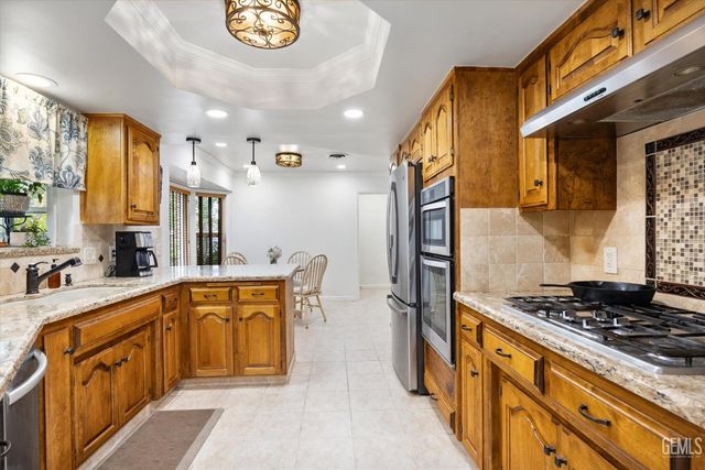 7008 Hooper Avenue, Bakersfield, CA 93308