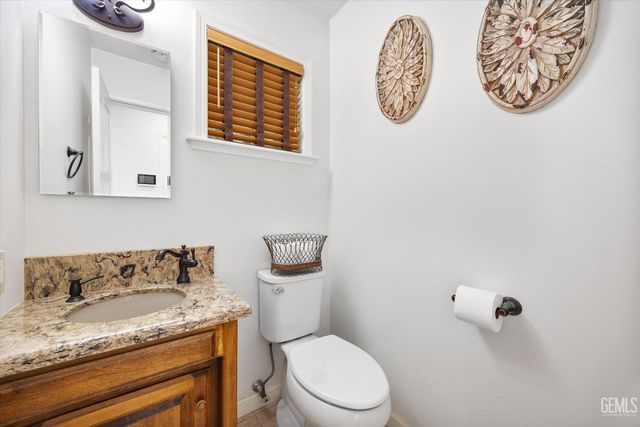 7008 Hooper Avenue, Bakersfield, CA 93308