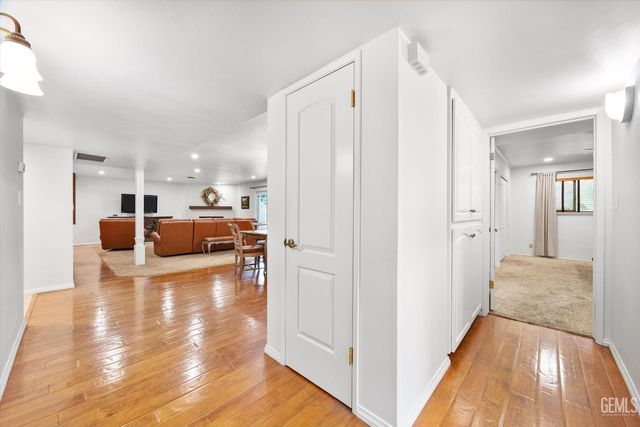 7008 Hooper Avenue, Bakersfield, CA 93308