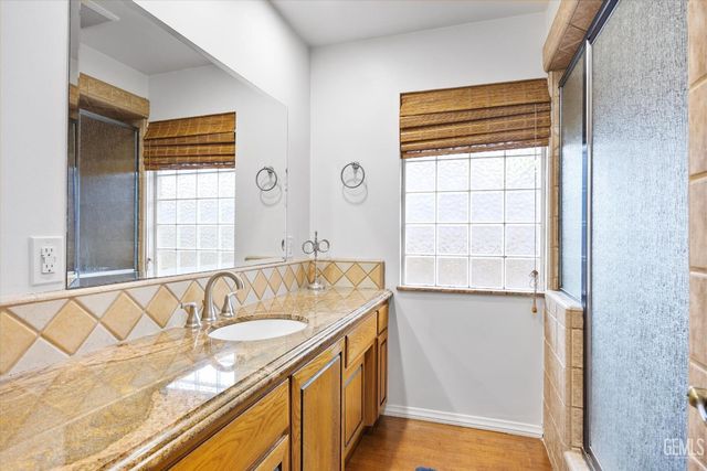 7008 Hooper Avenue, Bakersfield, CA 93308