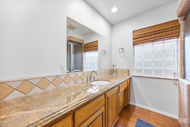 7008 Hooper Avenue, Bakersfield, CA 93308