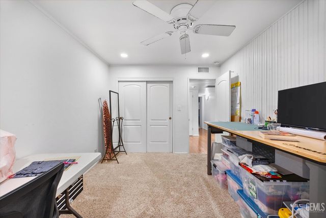 7008 Hooper Avenue, Bakersfield, CA 93308