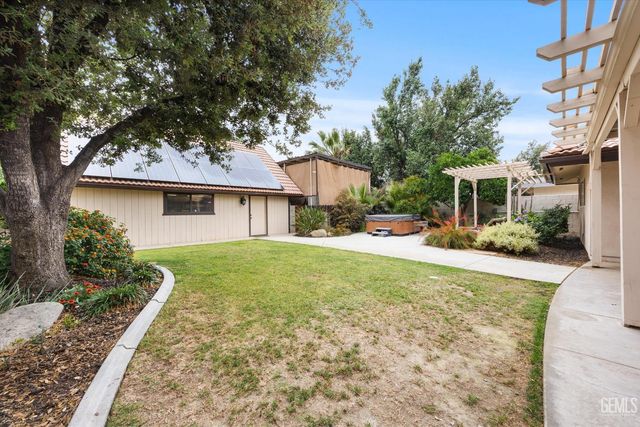 7008 Hooper Avenue, Bakersfield, CA 93308