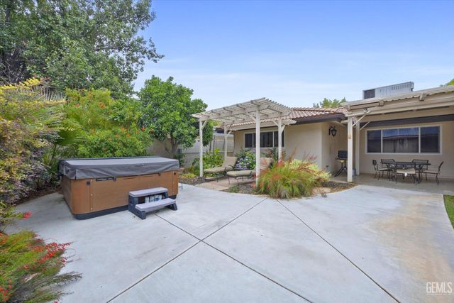 7008 Hooper Avenue, Bakersfield, CA 93308