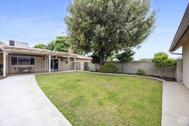 7008 Hooper Avenue, Bakersfield, CA 93308