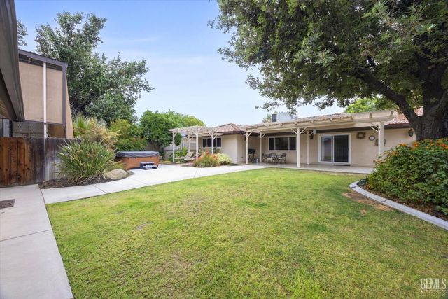 7008 Hooper Avenue, Bakersfield, CA 93308