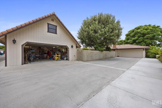 7008 Hooper Avenue, Bakersfield, CA 93308