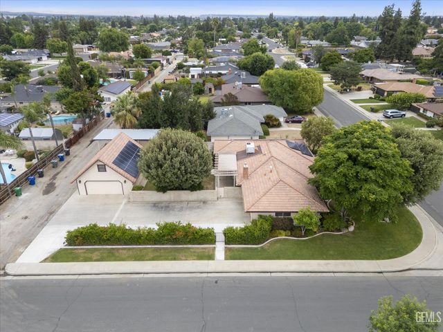 7008 Hooper Avenue, Bakersfield, CA 93308