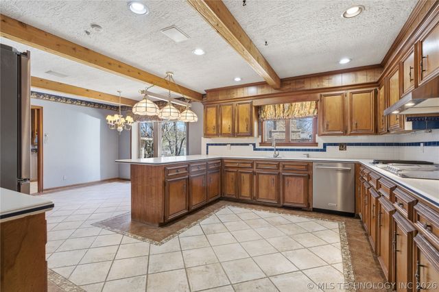 6271 S Jamestown Avenue, Tulsa, OK 74136