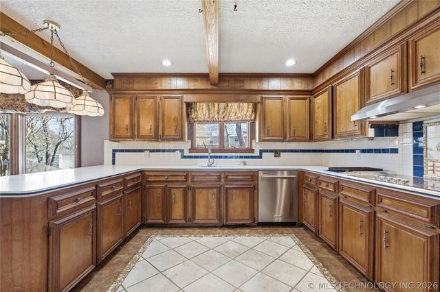 6271 S Jamestown Avenue, Tulsa, OK 74136