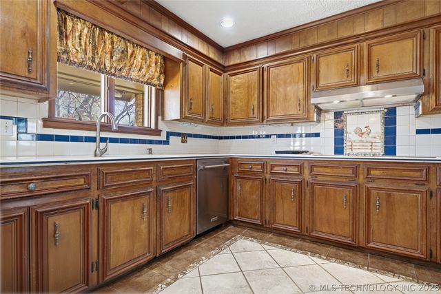 6271 S Jamestown Avenue, Tulsa, OK 74136