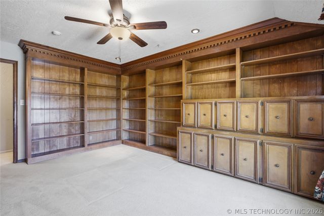 6271 S Jamestown Avenue, Tulsa, OK 74136