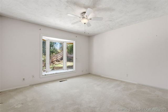 6271 S Jamestown Avenue, Tulsa, OK 74136