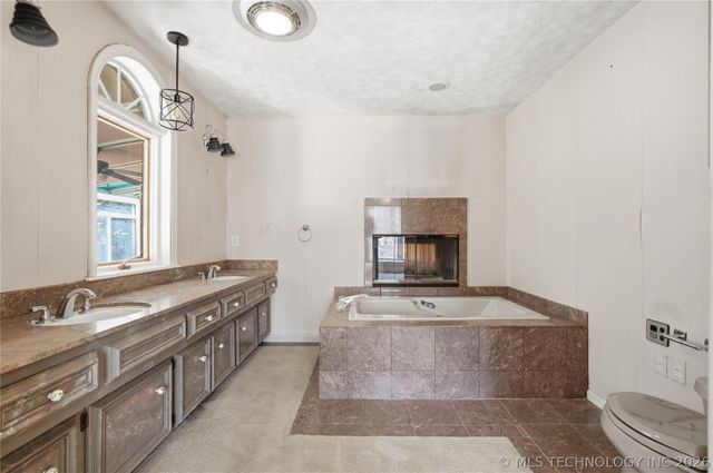 6271 S Jamestown Avenue, Tulsa, OK 74136