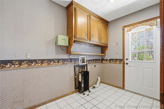 6271 S Jamestown Avenue, Tulsa, OK 74136