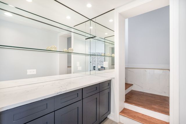 718 E 152nd Street, Phoenix, IL 60426