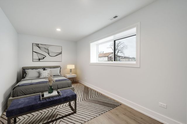 718 E 152nd Street, Phoenix, IL 60426