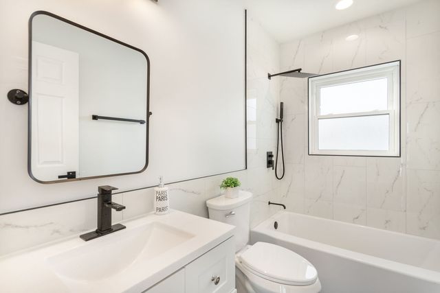 718 E 152nd Street, Phoenix, IL 60426