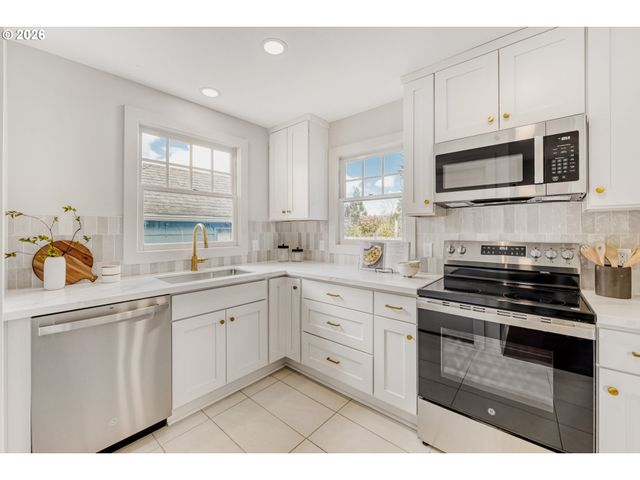 4305 Ne 77TH Ave, Portland, OR 97218