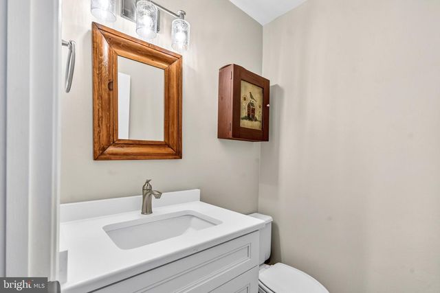 10 W SHORE CT, Landenberg, PA 19350