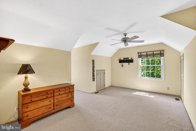 10 W SHORE CT, Landenberg, PA 19350