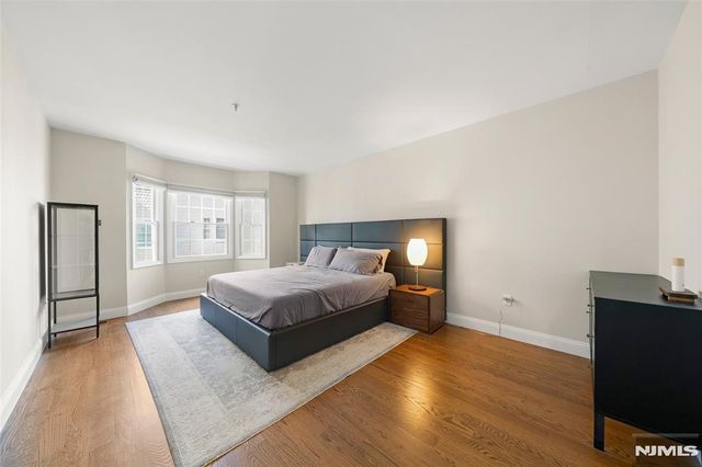 250 The Promenade, Edgewater, NJ 07020
