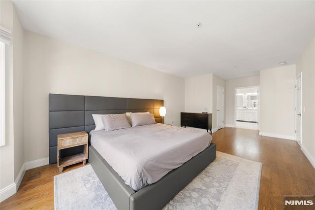 250 The Promenade, Edgewater, NJ 07020