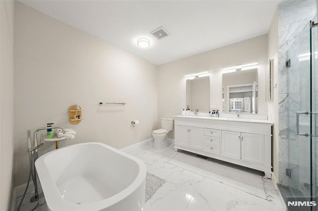 250 The Promenade, Edgewater, NJ 07020