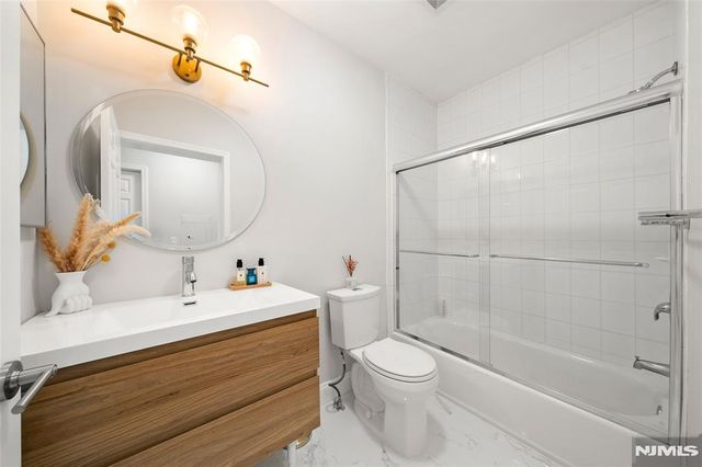 250 The Promenade, Edgewater, NJ 07020
