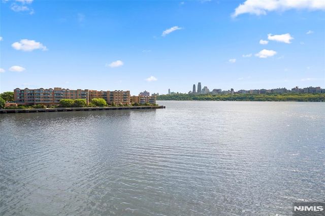 250 The Promenade, Edgewater, NJ 07020